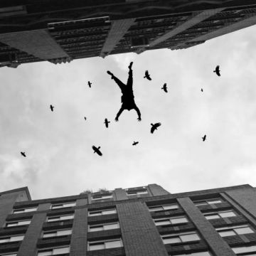 سقوط غامض لسيدة في السويس.. أسرتها: زوجها ألقاها من الشرفة سقوط غامض لسيدة في السويس.. أسرتها: زوجها ألقاها من الشرفة