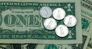 الشيكل في طريقه لتحطيم رقم قياسي مسجل منذ 30 عاما أمام الدولار الشيكل في طريقه لتحطيم رقم قياسي مسجل منذ 30 عاما أمام الدولار