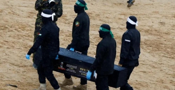 القسام : سنسلم اليوم جثامين 4 أسرى إسرائيليين ضمن صفقة طوفان الأقصى القسام : سنسلم اليوم جثامين 4 أسرى إسرائيليين ضمن صفقة طوفان الأقصى