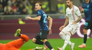 إنتر ميلان يدك شباك كريمونيزي برباعية ويقفز إلى صدارة الدوري الإيطالي مؤقتا إنتر ميلان يدك شباك كريمونيزي برباعية ويقفز إلى صدارة الدوري الإيطالي مؤقتا