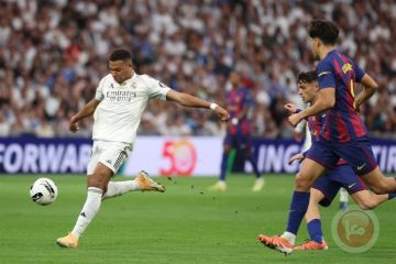 ريال مدريد يتغلب على برشلونة ويوسع الفارق في صدارة الدوري الإسباني ريال مدريد يتغلب على برشلونة ويوسع الفارق في صدارة الدوري الإسباني