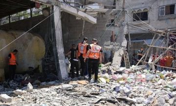 3 إصابات إثر انهيار جدار على نازحين في صالة قرب ميناء غزة 3 إصابات إثر انهيار جدار على نازحين في صالة قرب ميناء غزة