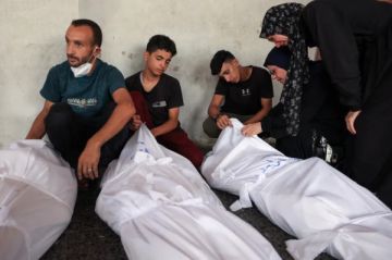 شهداء وإصابات في سلسلة غارات للاحتلال على غزة واستهدافات تطال منازل ومدارس النازحين شهداء وإصابات في سلسلة غارات للاحتلال على غزة واستهدافات تطال منازل ومدارس النازحين