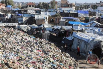 هآرتس: جيش الاحتلال يحول أطراف غزة لمكب نفايات هآرتس: جيش الاحتلال يحول أطراف غزة لمكب نفايات