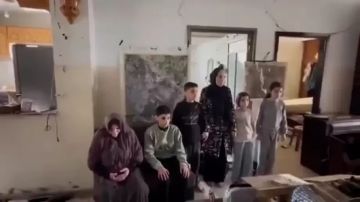 بالفيديو جندي إسرائيلي يفتخر باختطاف عائلة فلسطينية من غزة.. ماذا عن مصيرها؟ بالفيديو جندي إسرائيلي يفتخر باختطاف عائلة فلسطينية من غزة.. ماذا عن مصيرها؟
