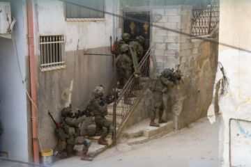 اعتقالات في الضفة وإصابة شاب خلال اقتحام بنابلس اعتقالات في الضفة وإصابة شاب خلال اقتحام بنابلس