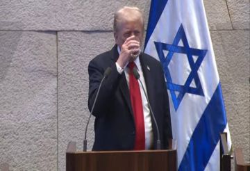 إخراج عضوي الكنيست أيمن عودة وعوفر كاسيف من الكنيست بعد مقاطعتهما خطاب ترامب (فيديو)