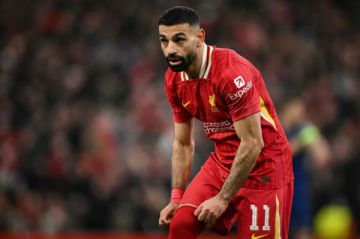 غضب في صفوف جماهير ليفربول من صلاح بعد تراجع أدائه.. ومطالبات باستبعاده
