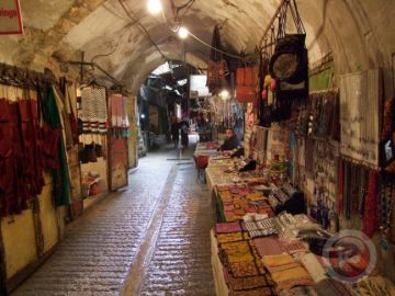 أسواق البلدة القديمة في الخليل تعاني ركودا حادا ومصانعها تبحث عن تعاف بعد الحرب أسواق البلدة القديمة في الخليل تعاني ركودا حادا ومصانعها تبحث عن تعاف بعد الحرب