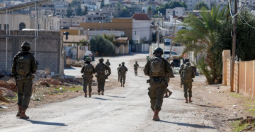 الاحتلال يقتحم مخيم الفارعة شمال الضفة ويجبر فلسطينيين على النزوح