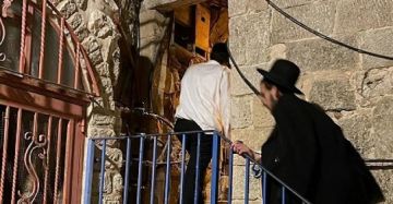 مستوطنون يهاجمون منازل المواطنين في نابلس