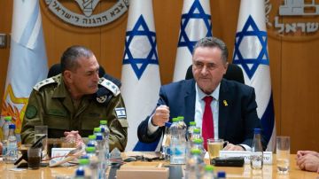 لأول مرة: زامير يهاجم كاتس على خلفية التشكيك بالتحقيقات العسكرية حول 7 أكتوبر 