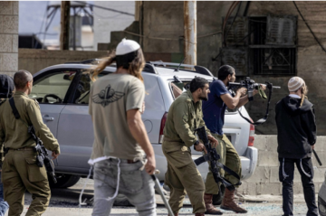 مستوطنون يحطمون محلا تجاريا شرق رام الله