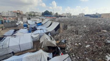 اجتمع عليهم البرد والآفات.. المدمرة منازلهم تغرقهم الأمطار والنفايات اجتمع عليهم البرد والآفات.. المدمرة منازلهم تغرقهم الأمطار والنفايات