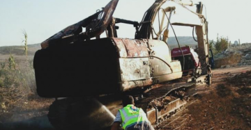 طيران الاحتلال يقصف آلية مدنية في جنوب لبنان طيران الاحتلال يقصف آلية مدنية في جنوب لبنان