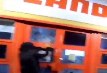 بريطانيا.. هجوم على مصنع يزود إسرائيل بمكونات طائرات إف-35 (فيديو)