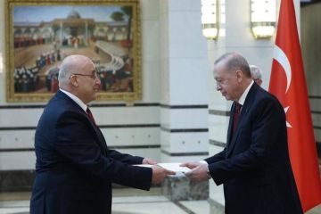 السفير الفلسطيني د. نصري ابو جيش يقدم اوراق اعتماده للرئيس التركي السفير الفلسطيني د. نصري ابو جيش يقدم اوراق اعتماده للرئيس التركي