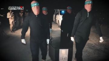 كتائب القسام تسلم جثة أسير إسرائيلي كتائب القسام تسلم جثة أسير إسرائيلي