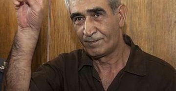 الاحتلال يعتدي بوحشية على الأسير أحمد سعدات