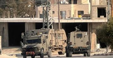 الاحتلال يعتقل 4 فلسطينيين بعد حصار منزلين في طمون الاحتلال يعتقل 4 فلسطينيين بعد حصار منزلين في طمون