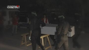 القسام تنشر فيديو لعملية خداع أمني للاحتلال أثناء مراقبته انتشال جثث أسراه القسام تنشر فيديو لعملية خداع أمني للاحتلال أثناء مراقبته انتشال جثث أسراه