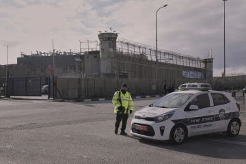 يرقى إلى جريمة حرب مروعة.. اغتصاب وتعذيب جنسي بحق صحفي فلسطيني داخل معتقل إسرائيلي