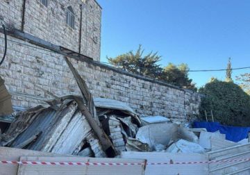 الاحتلال يهدم محلا تجاريا بالقدس المحتلة