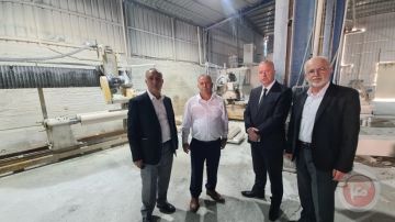 وفد اقتصادي يتفقد مصانع وشركات ويزور مكتب زراعة وبيطرة السموع وفد اقتصادي يتفقد مصانع وشركات ويزور مكتب زراعة وبيطرة السموع