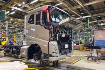 الشركات الأوروبية تتخلص من عام عدم اليقين وتتطلع لـ2026 الشركات الأوروبية تتخلص من عام عدم اليقين وتتطلع لـ2026