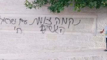 مستوطنون يحرقون مسجدا ويخطون شعارات قرب سلفيت