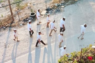 مستوطنون يقتحمون بورين ويتما جنوب نابلس