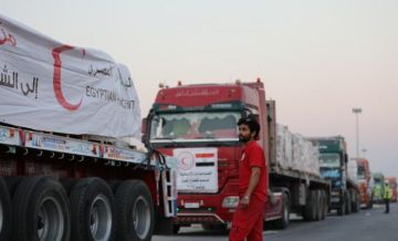 مصر تطلق قافلة المساعدات الـ83 إلى غزة بعد إعادة فتح المعابر