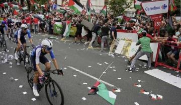 احتجاجات ضد مشاركته في المنافسات.. فريق إسرائيل بريميير تك للدراجات يتخلى عن اسمه وتمويله 