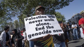 جنوب أفريقيا تسمح بدخول 153 فلسطينيا بعد ساعات من احتجازهم