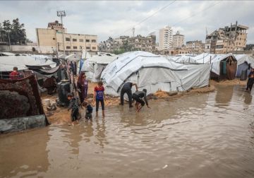 غرق عشرات خيام النازحين جراء الأمطار في مواصي خان يونس جنوبي غزة