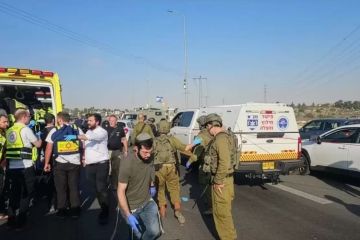 بعد عملية غوش عتصيون .. قوات الاحتلال تفرض طوقا أمنيا وتعتقل 100 فلسطيني في الخليل