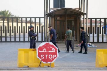  الاقتصاد تحذر من تداعيات استمرار الاحتلال إغلاق معبر الكرامة أمام البضائع