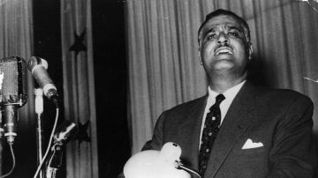 نجل جمال عبد الناصر يكشف حقيقة تسجيل صوتي سري مثير للجدل بين والده ومعمر القذافي