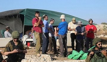 مستوطنون يهاجمون قرية المغير شرق رام الله