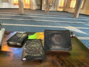 صور- مستوطنون يحرقون مسجدا في ديراستيا ويخطون شعارات عنصرية صور- مستوطنون يحرقون مسجدا في ديراستيا ويخطون شعارات عنصرية