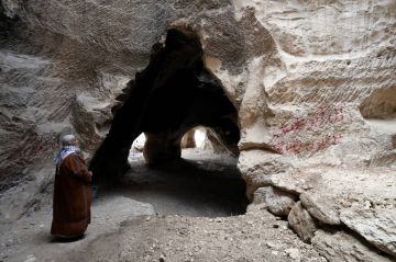 كهوف فلسطين تتنفس... متى عاد الفدائي؟