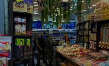 القدس: مستوطنان يعتديان على أصحاب المحال التجارية.. اعتقال 4 مواطنين