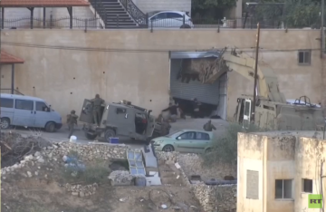 كاميرا تفضح جريمة إعدام الجيش الإسرائيلي شابين بعد استسلامهما وتفتيشهما