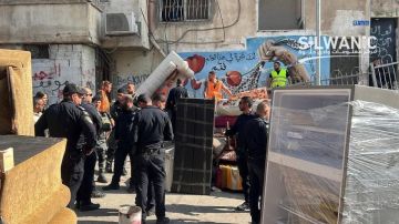 أخرجت بالقوة من بيتها... الاحتلال يهجر عائلات مقدسية جديدة في سلوان أخرجت بالقوة من بيتها... الاحتلال يهجر عائلات مقدسية جديدة في سلوان