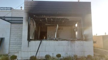 بالفيديو مستوطنون يحرقون منزلا في أبو فلاح برام الله