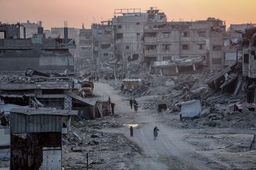 سؤال حول إعادة إعمار إسرائيل لغزة يتسبب بطرد صحفي إيطالي من وظيفته سؤال حول إعادة إعمار إسرائيل لغزة يتسبب بطرد صحفي إيطالي من وظيفته