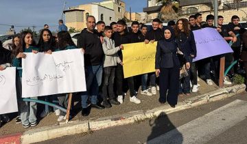 عين ماهل: وقفة احتجاجية عقب إصابة حارس المدرسة بإطلاق نار عين ماهل: وقفة احتجاجية عقب إصابة حارس المدرسة بإطلاق نار