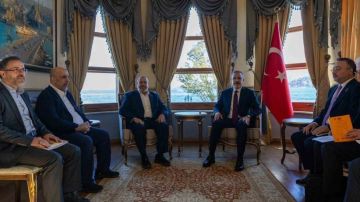 وزير الخارجية التركي يستقبل وفدا من حماس