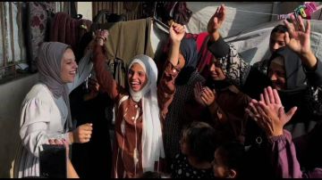 بين شهيد وناج.. غزة تحتفل بتفوق أبنائها في التوجيهي من الخيام وفوق الركام بين شهيد وناج.. غزة تحتفل بتفوق أبنائها في التوجيهي من الخيام وفوق الركام