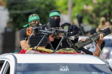 مصدر: حماس تبحث تجميد السلاح في القاهرة ووضعه عهدة لدى منظمة التحرير مصدر: حماس تبحث تجميد السلاح في القاهرة ووضعه عهدة لدى منظمة التحرير